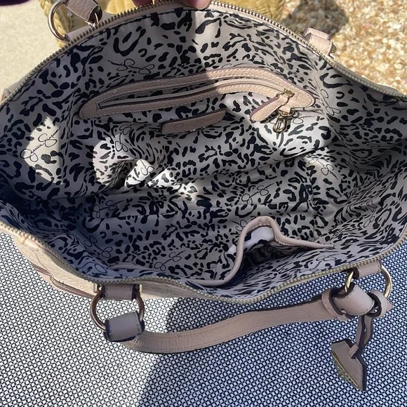 Jessica Simpson Tan Floral Embossed Tote Bag 🌺 - Picture 7 of 9